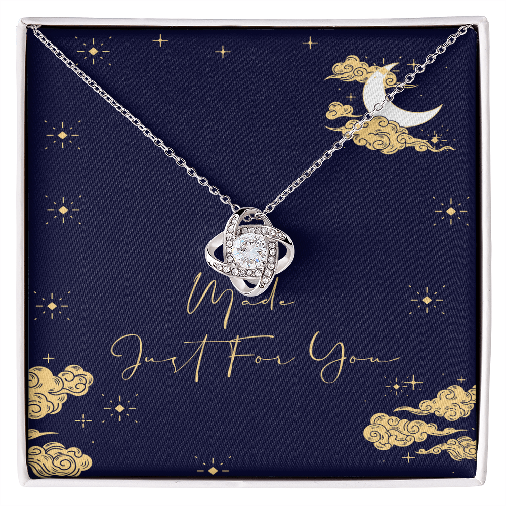 “Classic Neck Chain – Sophisticated Jewelry for Any Outfit”